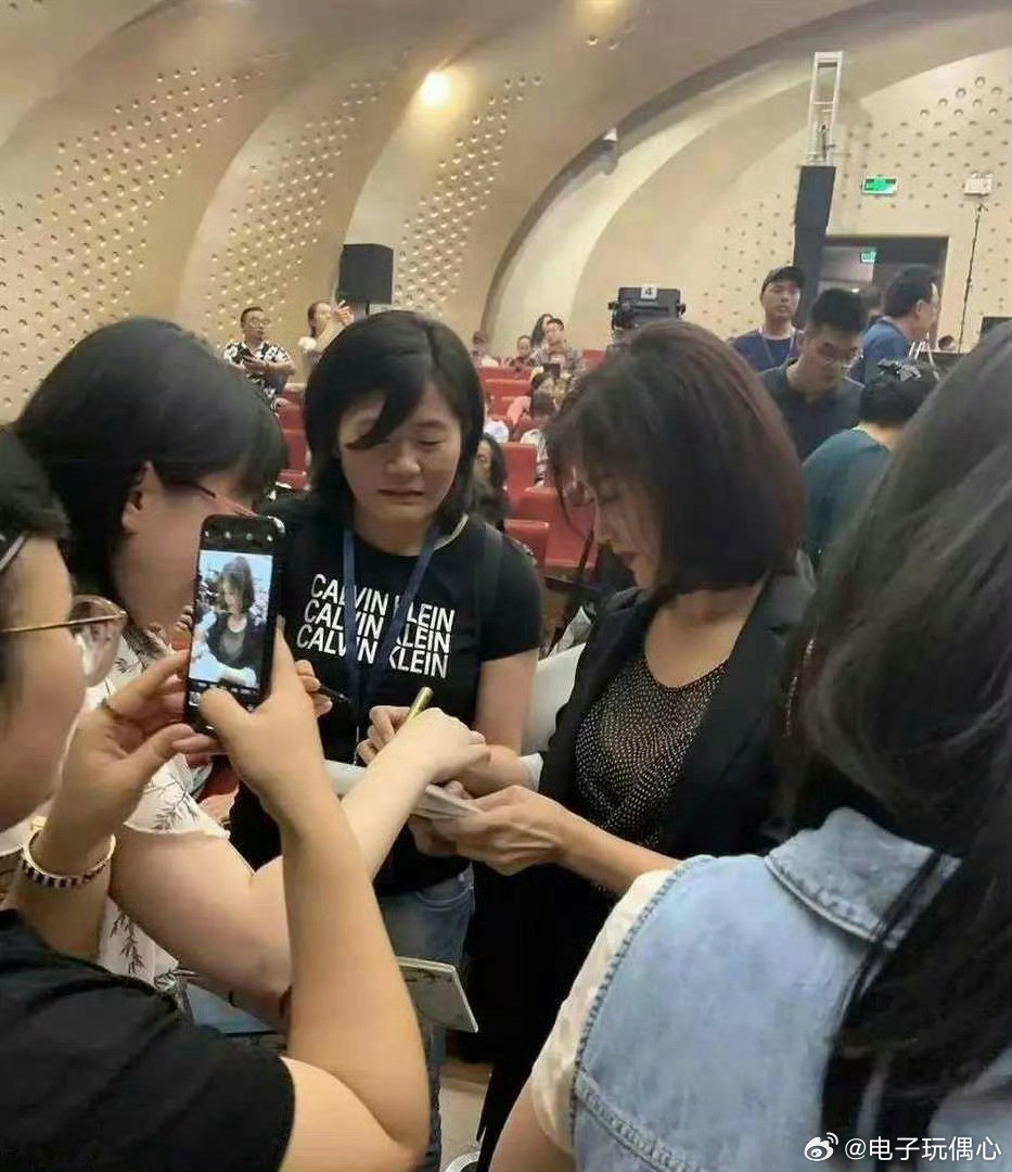 59岁的宋祖英告别春晚13年，活成所有人羡慕的模样