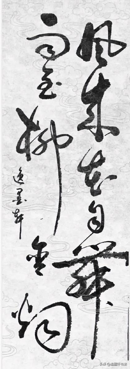 上句化用唐诗名句「风来花自舞」，原句写春风拂过，繁花自在摇曳，无拘无束；下句为