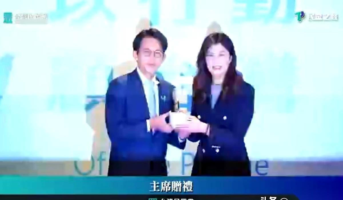 又来了。“我们绝对不当副手。”这话说的，斩钉截铁。恍惚间，我还以为是去年那