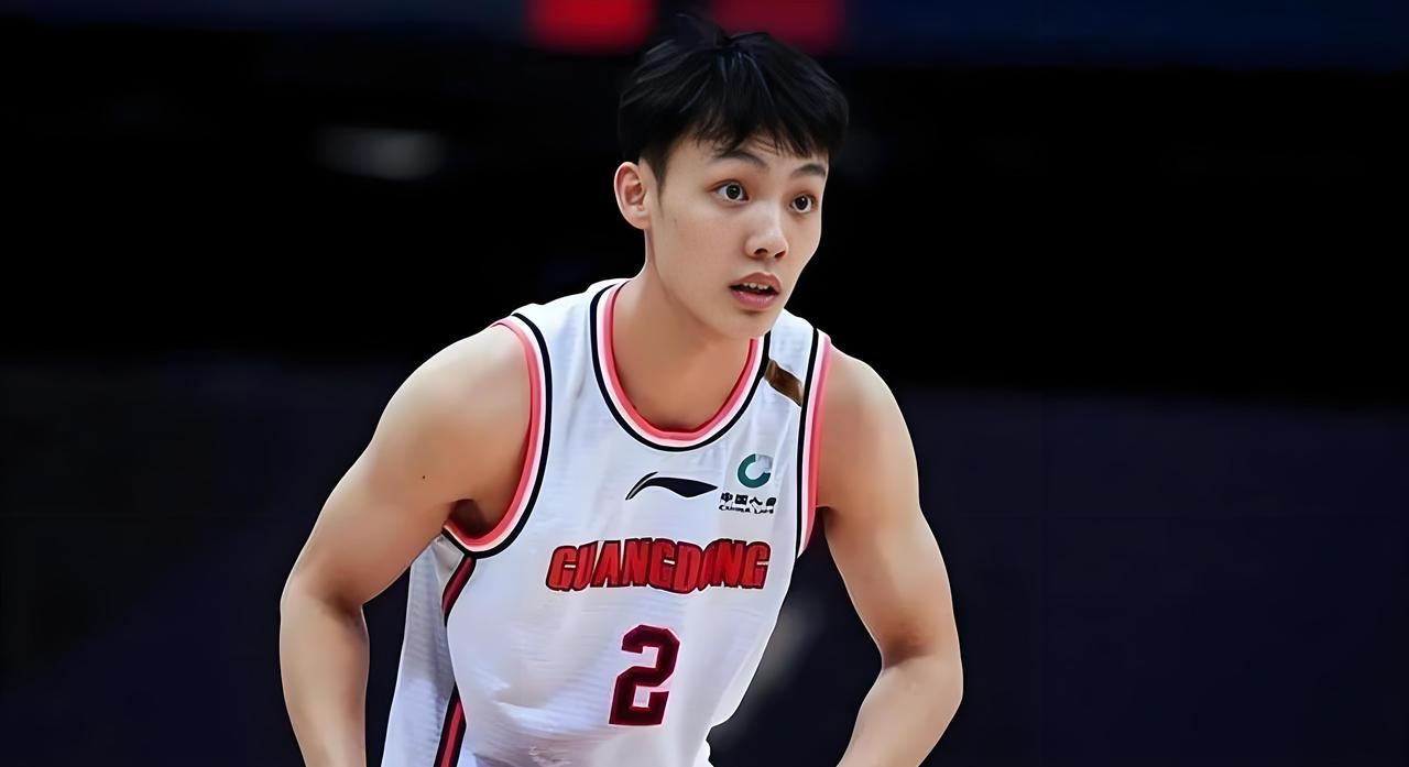 广东男篮加班加点！在结束四场热身赛后，不少球迷以为广东男篮接下来只会参加10