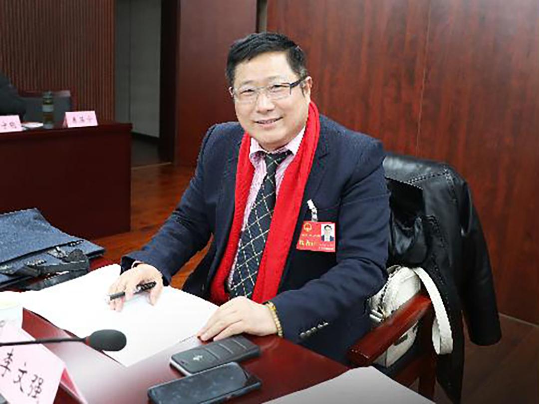 李文强是军人出身，1976年，16岁的李文强应征入伍，随后在南京军区的情报部门工