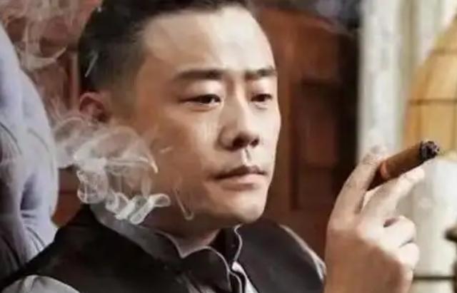他是“海派清口”创始人，年收入能高达6000万，“早起吃虫草，睡前炖海参”，他