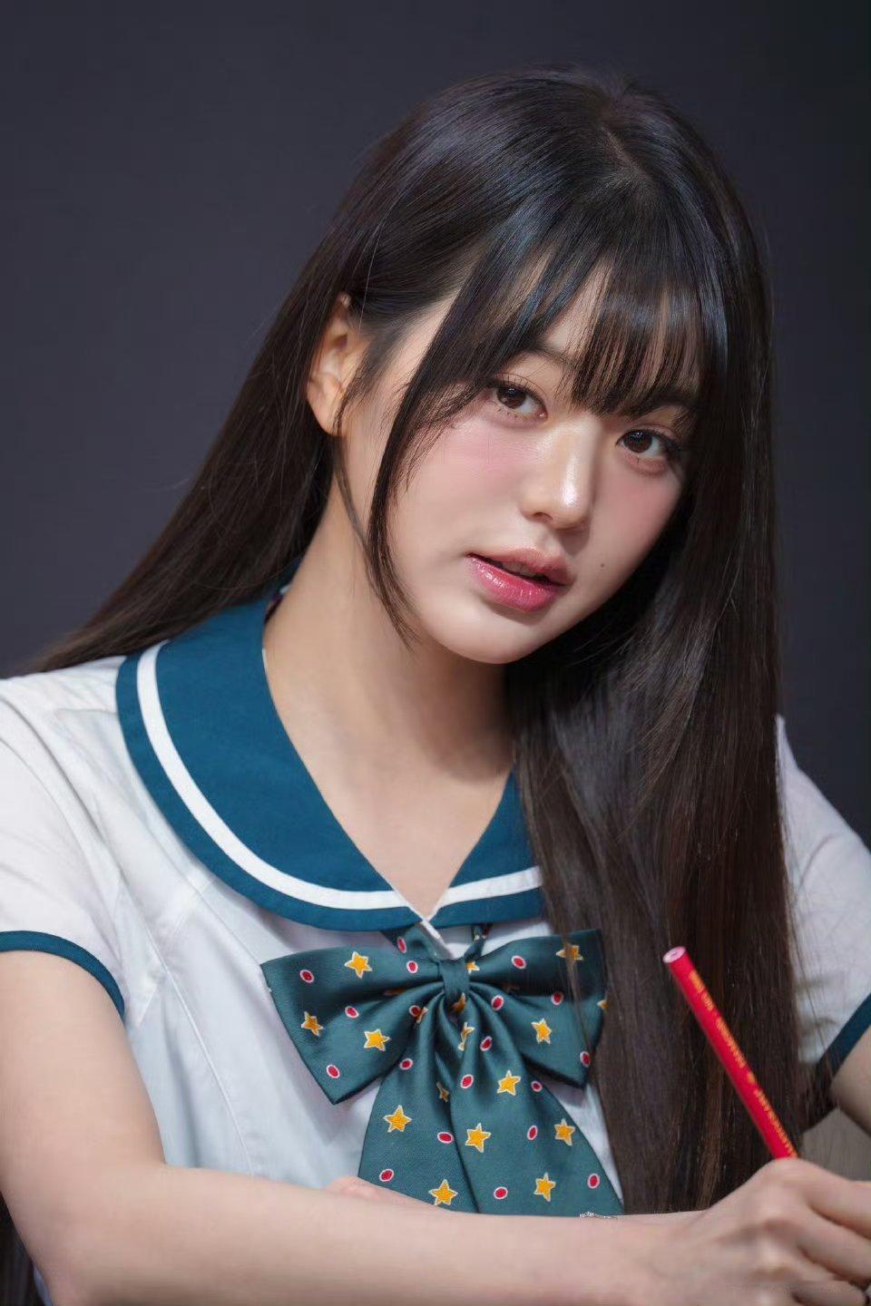 张元英推上万转的清纯造型好吧我承认此女轻而易举媚到我了​[期