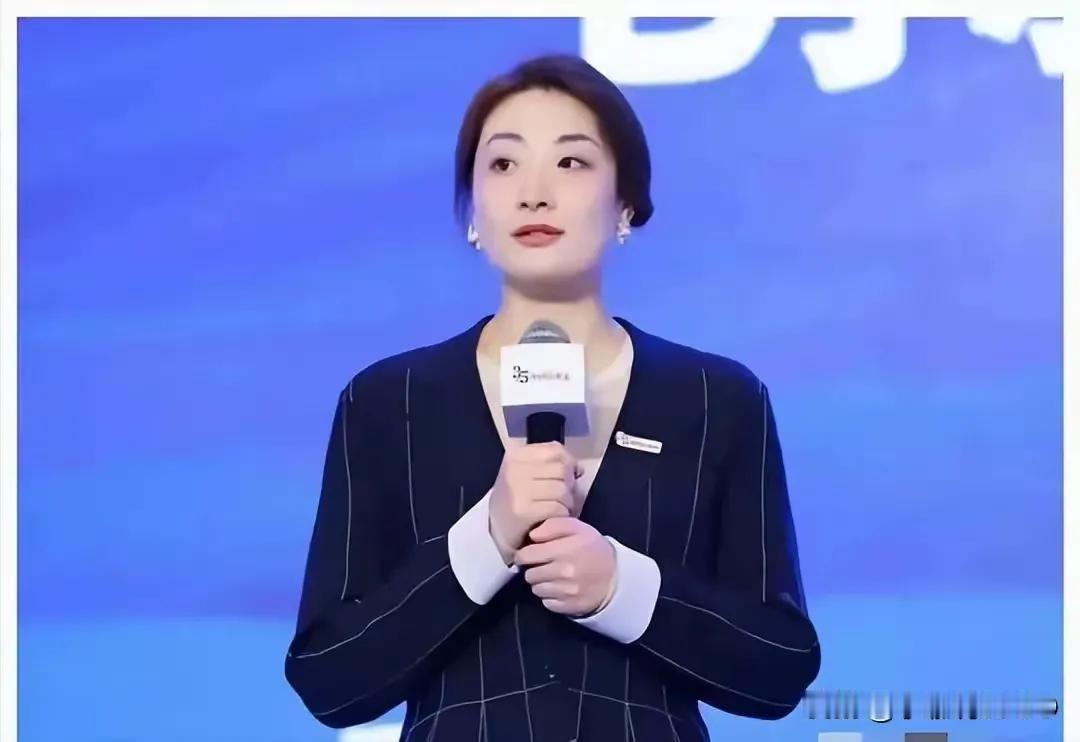 宗馥莉强的可怕。很多人都想不明白，当年只有14岁的宗馥莉到美丽国留学，陪伴她