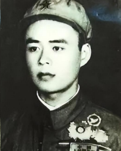 1952年，上甘岭战役中，16岁战士唐章洪突然尿急，他索性对着迫击炮尿了起来，没