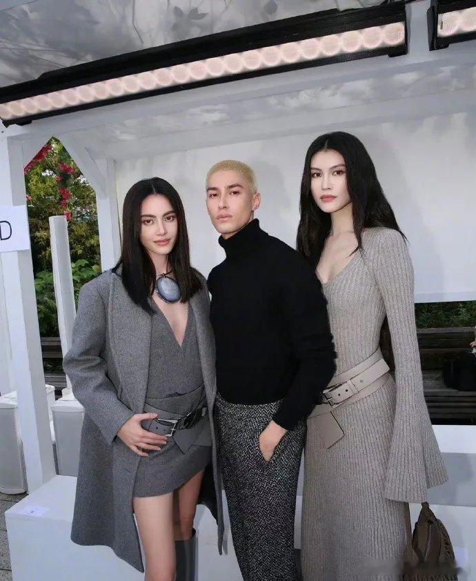 何穗的皮肤不是一般的白，比白人的肤色还要白啊。