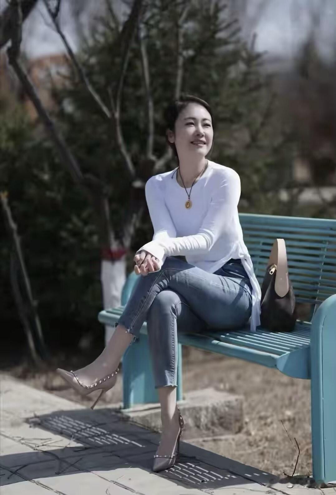 位卑不越界，势弱不争锋，心乱不决策，情浅不纠缠。人微言轻时，沉默是体面；羽翼未丰