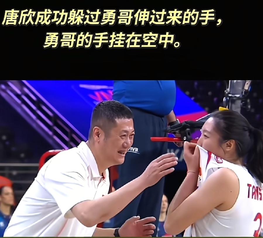 热情的主教练冷酷的队员2026年世界女排联赛安卡拉站，中国女排和
