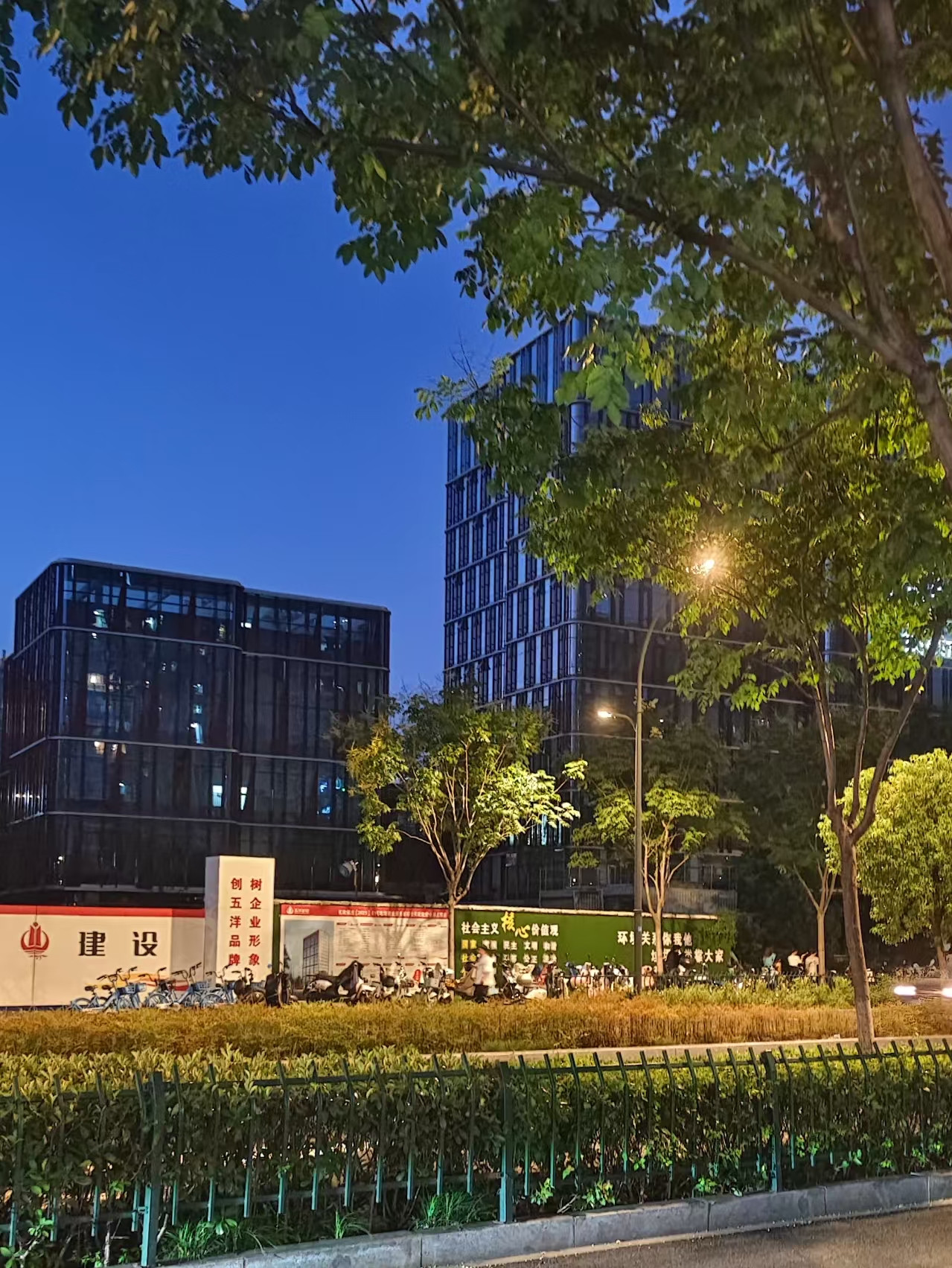 有高人预测，15年后中国可能会变成这样：1、经济排到世界第一，但是钱却更难赚了