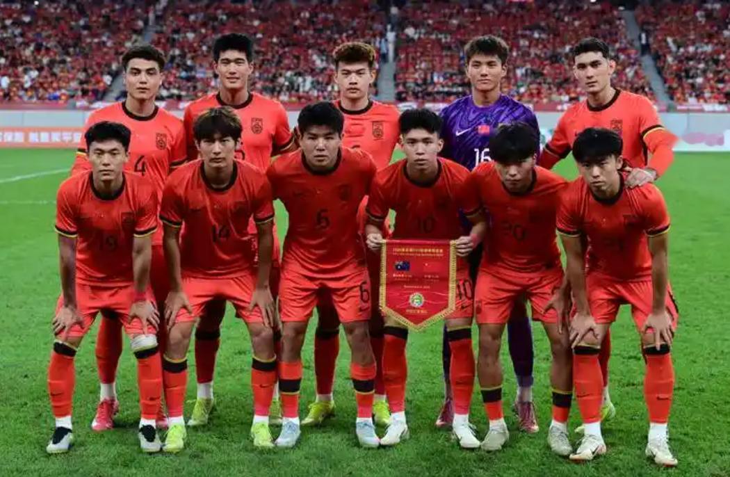 球迷：这俩足协肯定有一个脑子有病！对于最近传言的中国队将和世界排名第一的西班