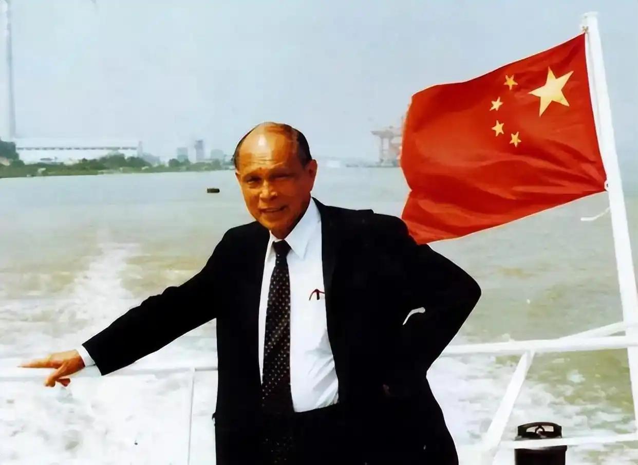 港澳降半旗，灵柩盖国旗，作为一介商人，霍英东凭什么能享受“国葬”待遇？很多人不