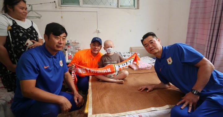 宿茂臻出席26赛季泰山新闻发布会，韩鹏带队，厉害了！1、之前宣布韩鹏任教练组组长