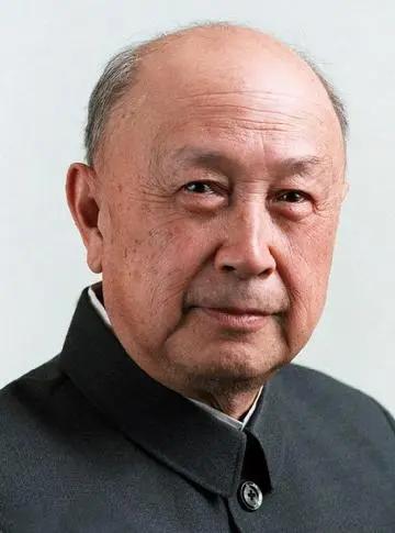 杨振宁没有参与中国火箭和原子弹的研制，这绝不是他的错误！杨振宁这辈子的建树