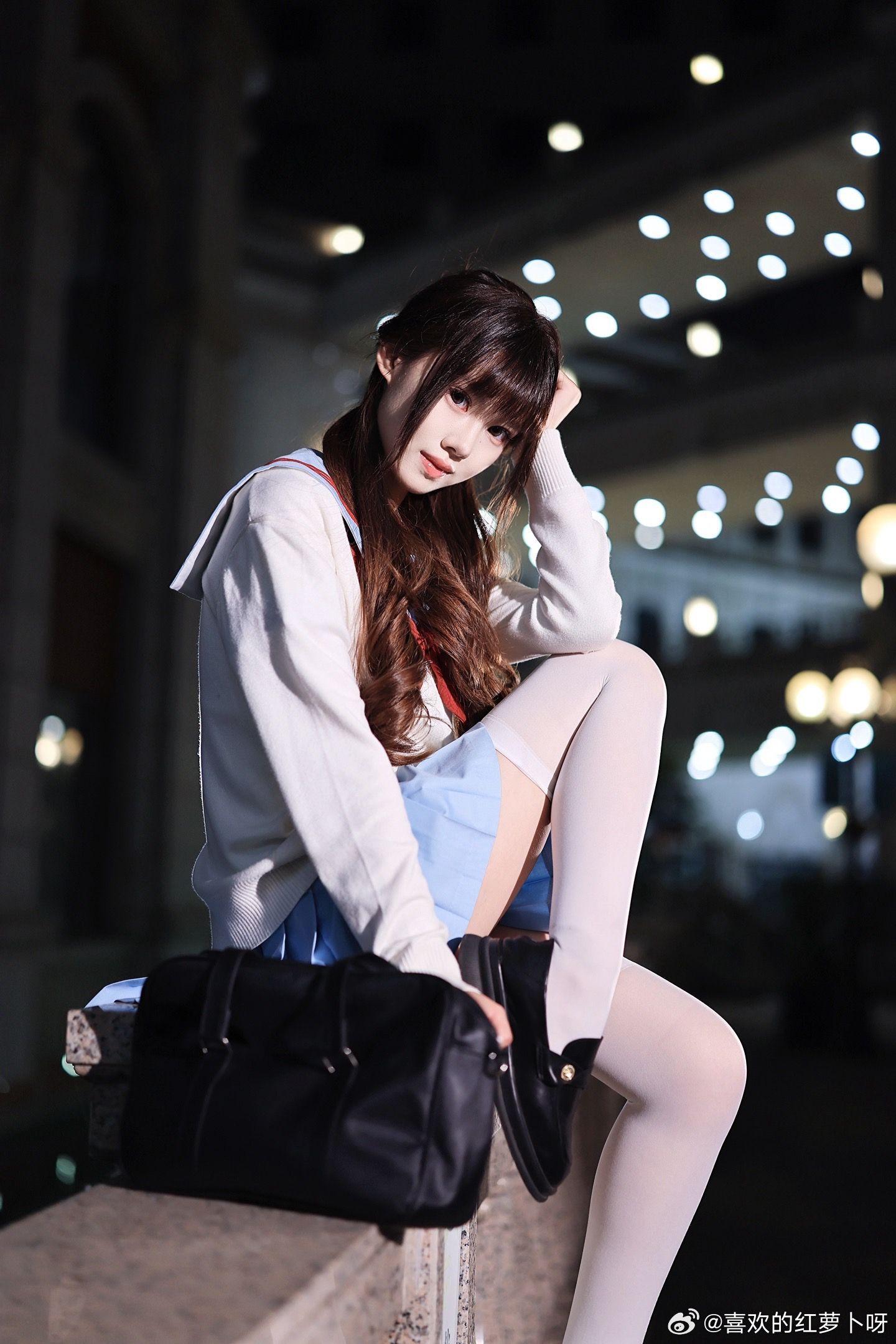 夜色下的一抹白丝~