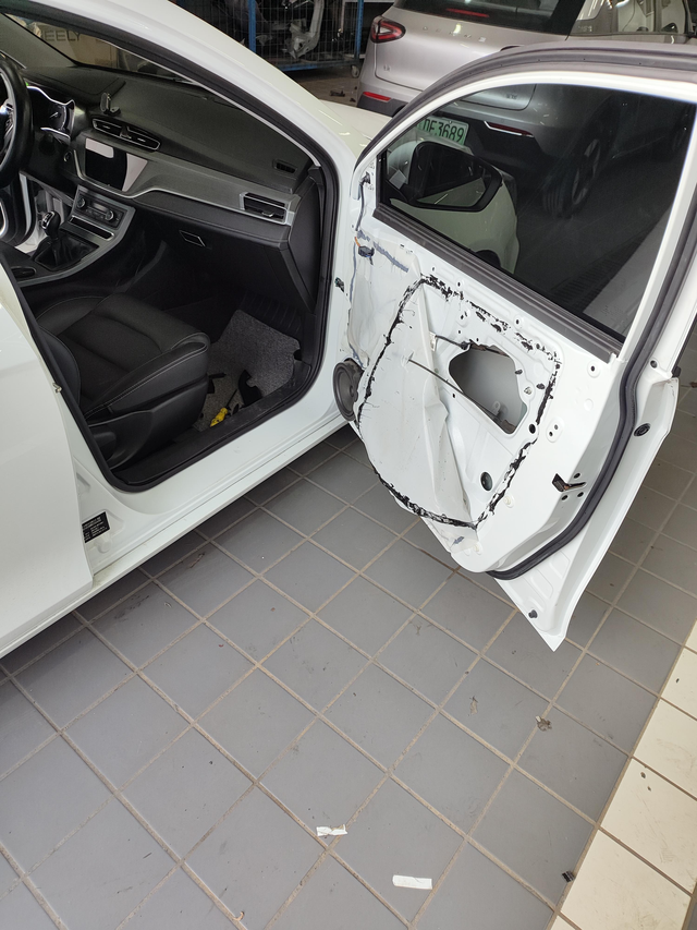 车开了四年这周就过质保期了四年一共开了不到6万公里，去了无数次售后，更换了天线