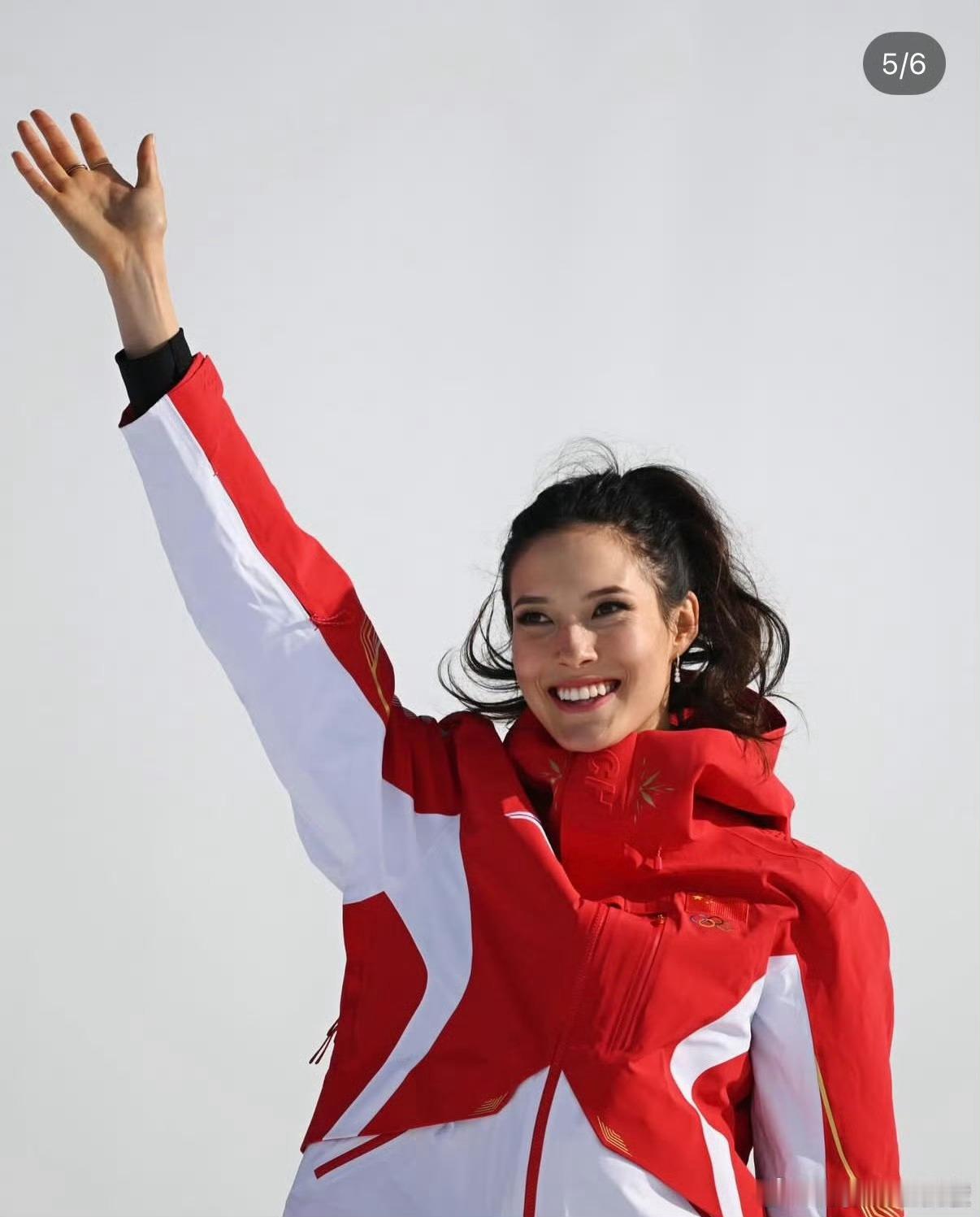 谷爱凌拿出了自己的最佳表现此次表现被多方视为“超越自我”的典范：克服重伤回归：2