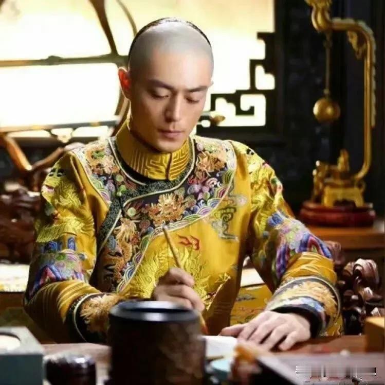 霍建华居然演短剧了！那个曾在仙侠剧里一袭白衣、风度翩翩的男神，这次一头扎进了短剧