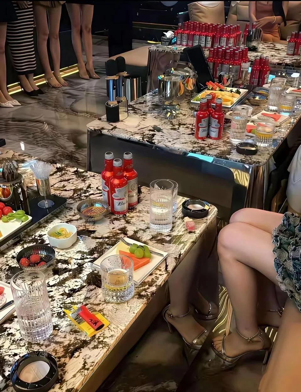 怪不得平时都看不到美女，原来美女都在这里