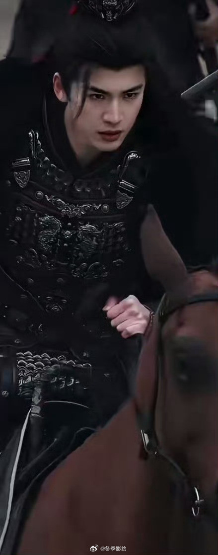 张凌赫比路透更权威的是正片路透已是颜值天花板，正片里谢征的神态、动作、情绪更细