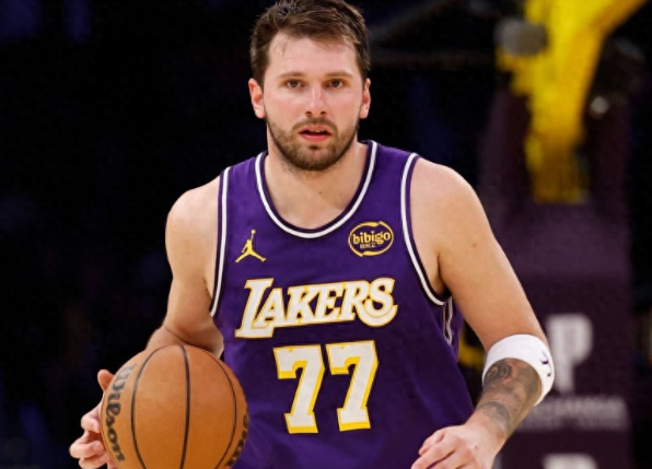 文班要是mvp，五绝77就垫底了，打出这种数据的人垫底了文班今年到底统治力在