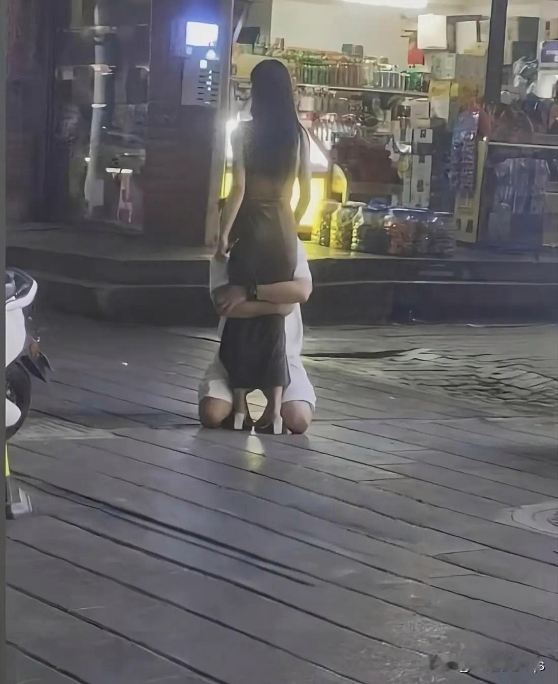 舔狗具象化，百无一用是深情，不屑一顾最相思。