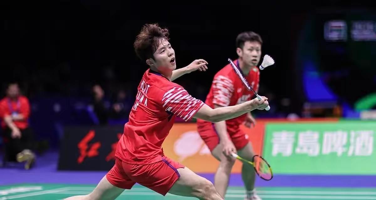 任翔宇/何济霆太久没搭档了，所以虽然他们在之前的小组赛失利，但大家都能谅解。到