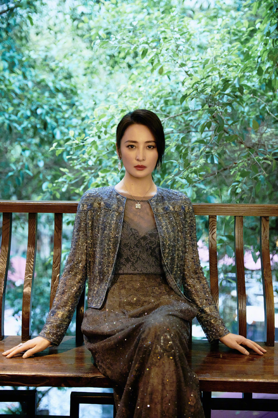 蒋勤勤脸和年龄各长各的谁懂！50岁蒋勤勤状态封神，皮肤紧致衣品在线，岁月只加分