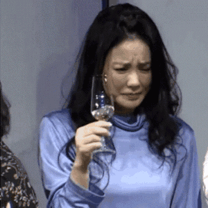 有个奥地利手机号是我参加一个游学项目时办的，用护照实名认证过，充了几十欧元，但最