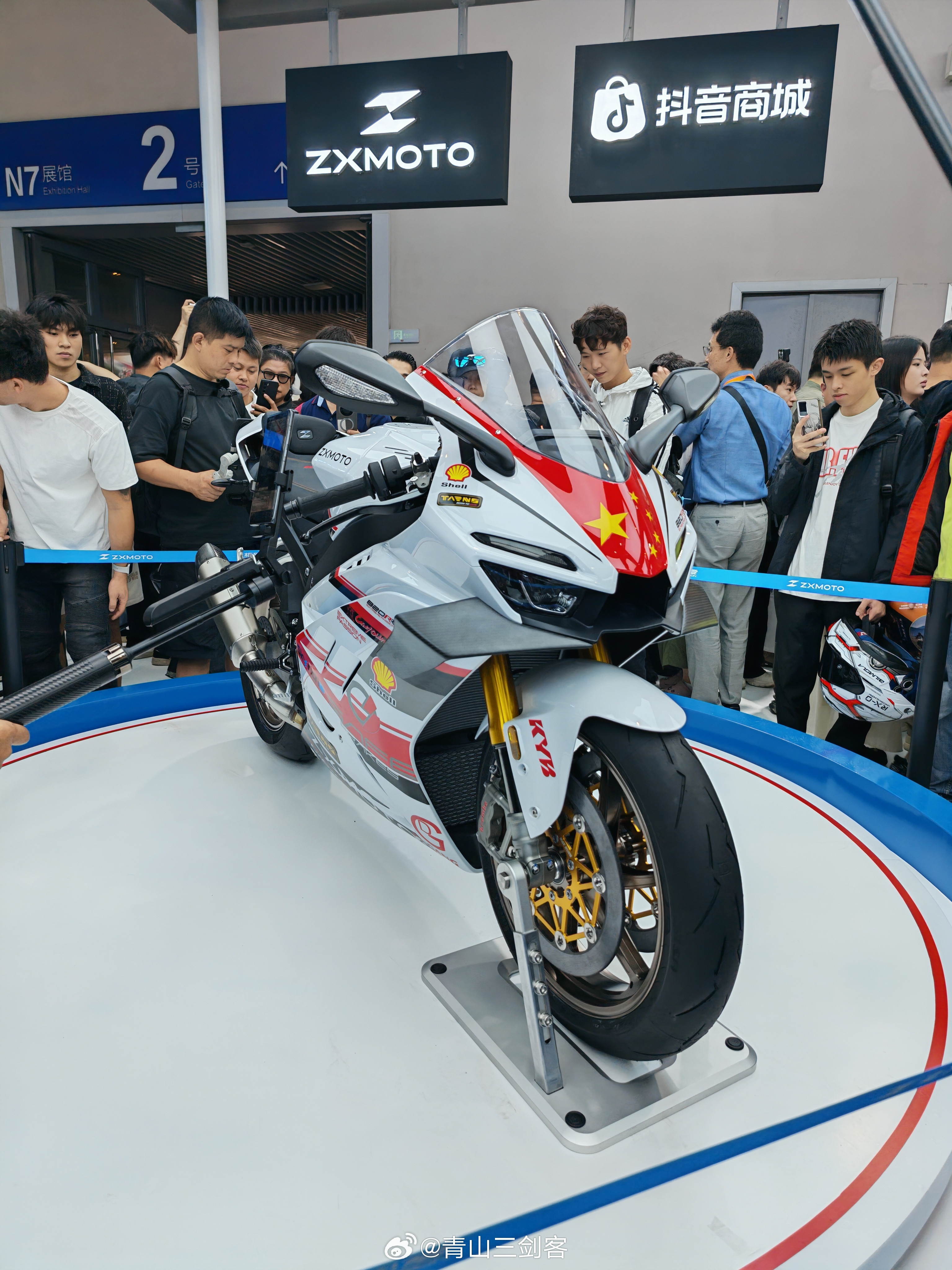 懂的都懂，张雪在摩托佬心里早就是神级人物了不仅是现在，当年在凯越搞达喀尔的时候就