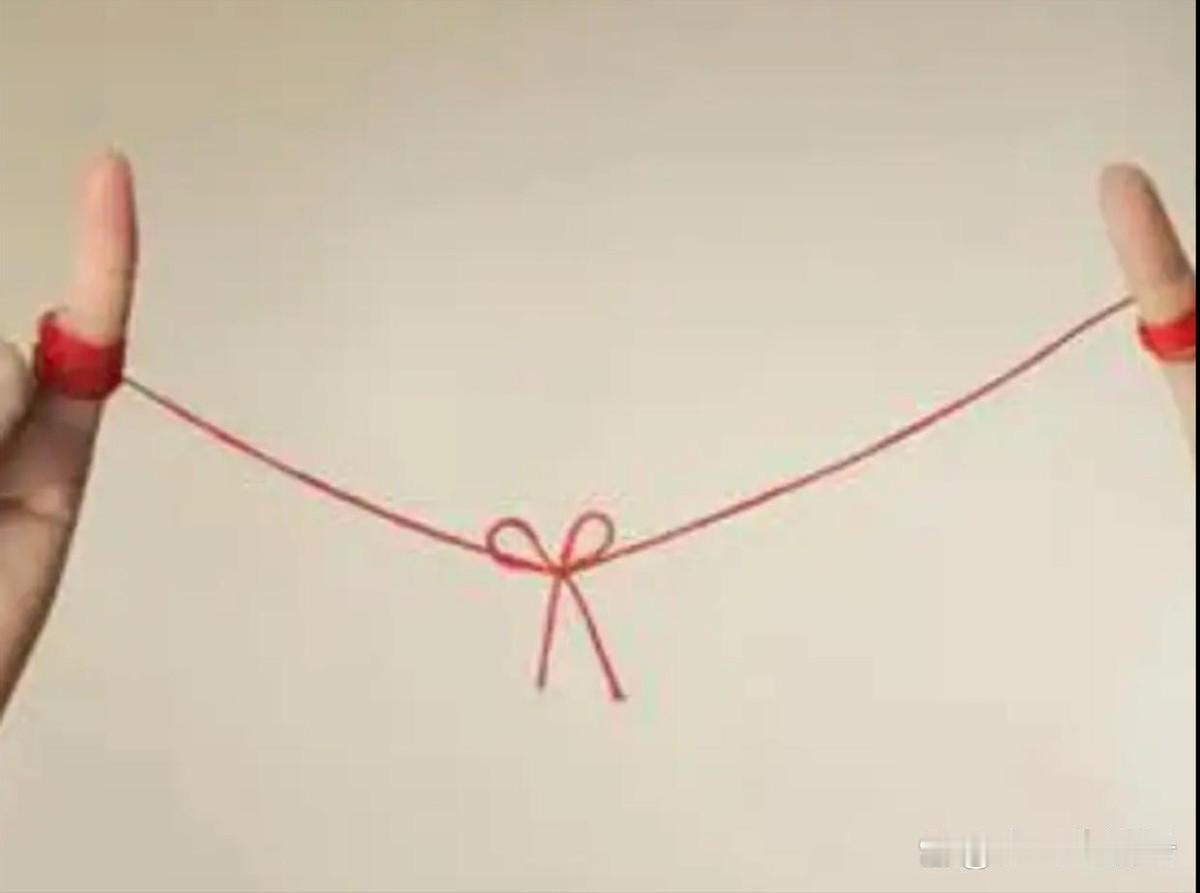 准婆婆接到亲家母电话，对方开口就是一小时。她说自己女儿任何家务不会干，所以得你