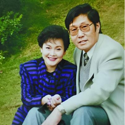 当年，李谷一嫁给金铁霖，婚后一直怀不上孩子，金铁霖主动提出离婚：“离婚吧