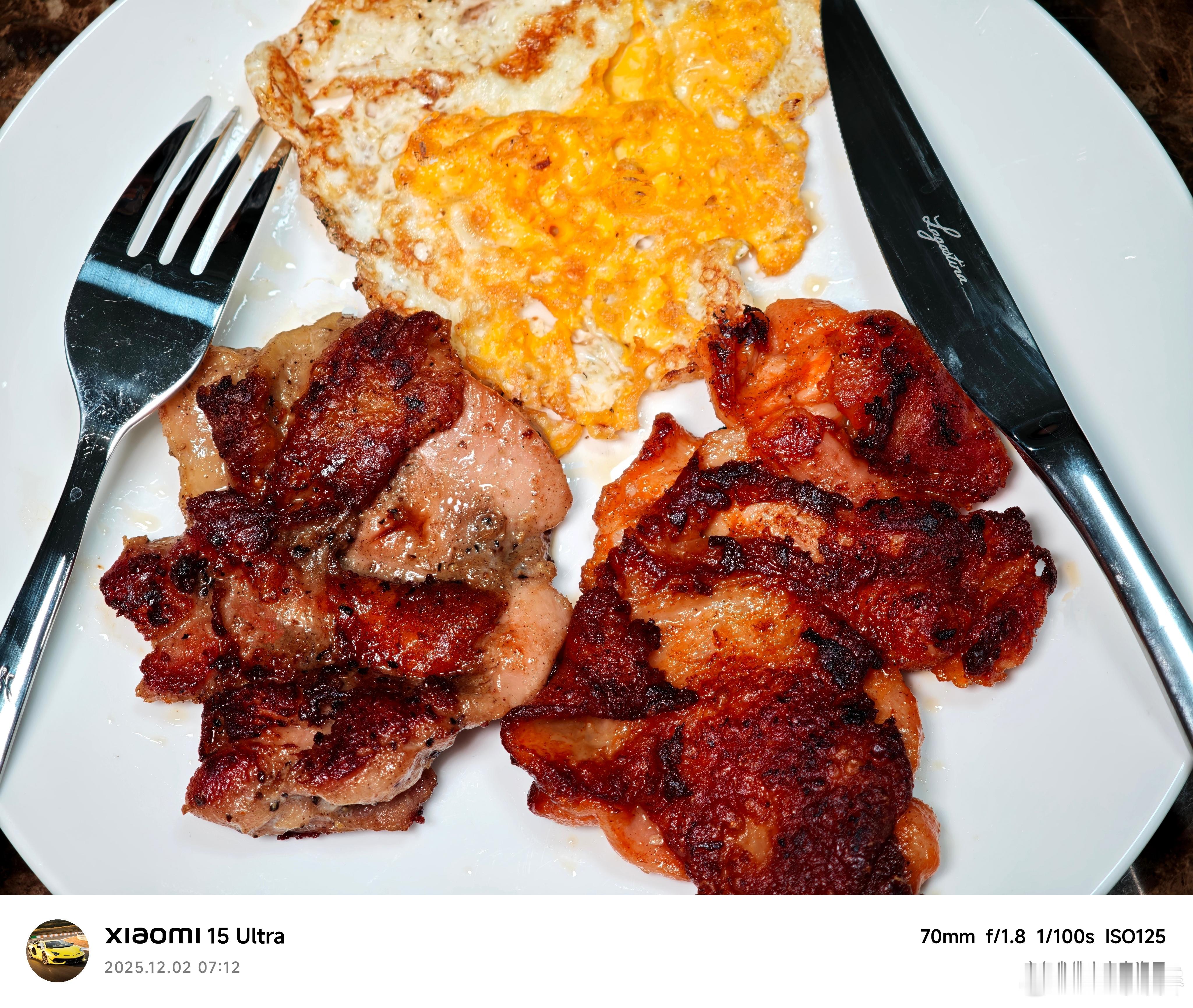 朋友们早啊！大家吃早餐了吗？今天早餐吃鸡扒和煎蛋🍳