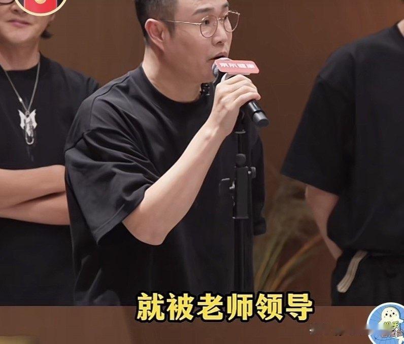 小沈阳可太会说话了，不愧是小品演员。在披哥的舞台上，他作为队长发言：“阳