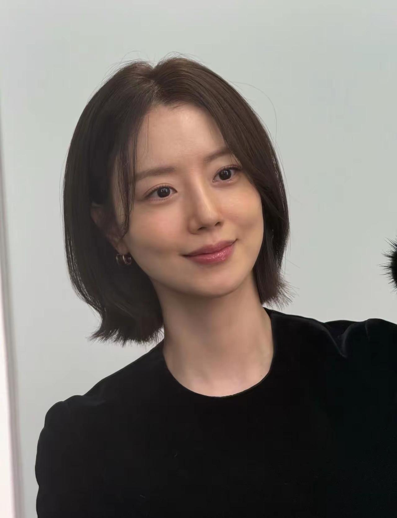 短发美女系列/分享一张你拍的清晨阳光怎样能拍出好看的街拍照片温柔甜美的短发造