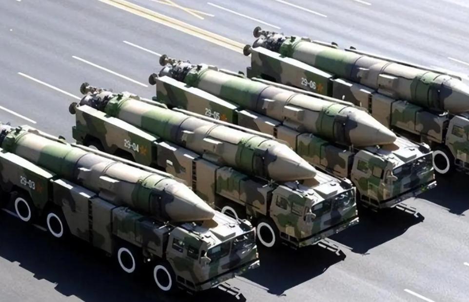 三个发射井部署百枚洲际导弹？这怎么部署呀？近期，路透社援引美国五角大楼一份报告