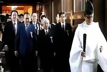 刚刷到一个离谱片段，中国网友把东京审判的4K视频扔上TikTok，日本右翼当场破