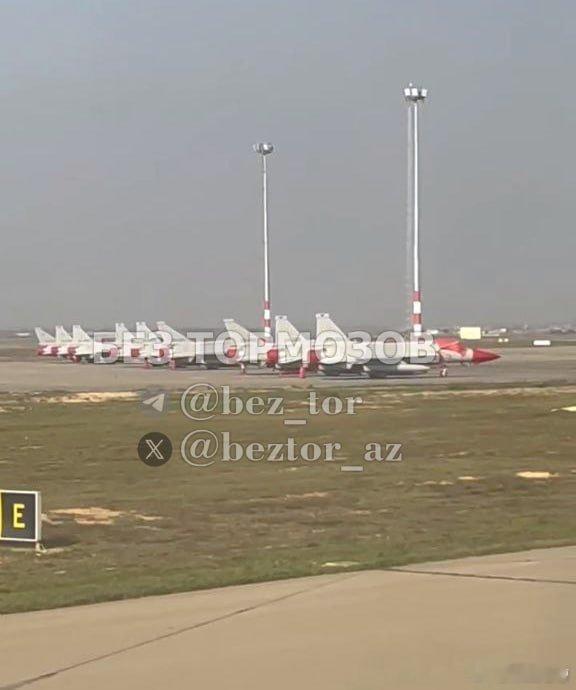 阿塞拜疆的枭龙到货了，6架枭龙3，3架枭龙2再加上已经列装服役的红旗9BE，阿塞