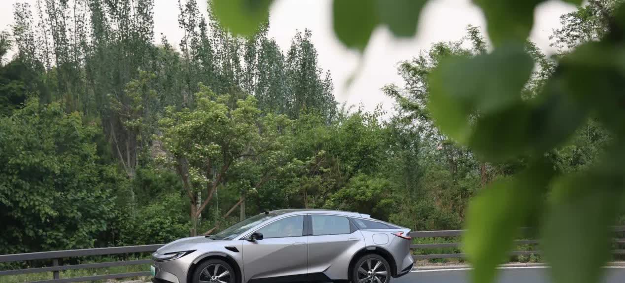 被称为“丰田超感时空舱”的bZ5，今日正式上市，这款纯电SUV到底实力几何？