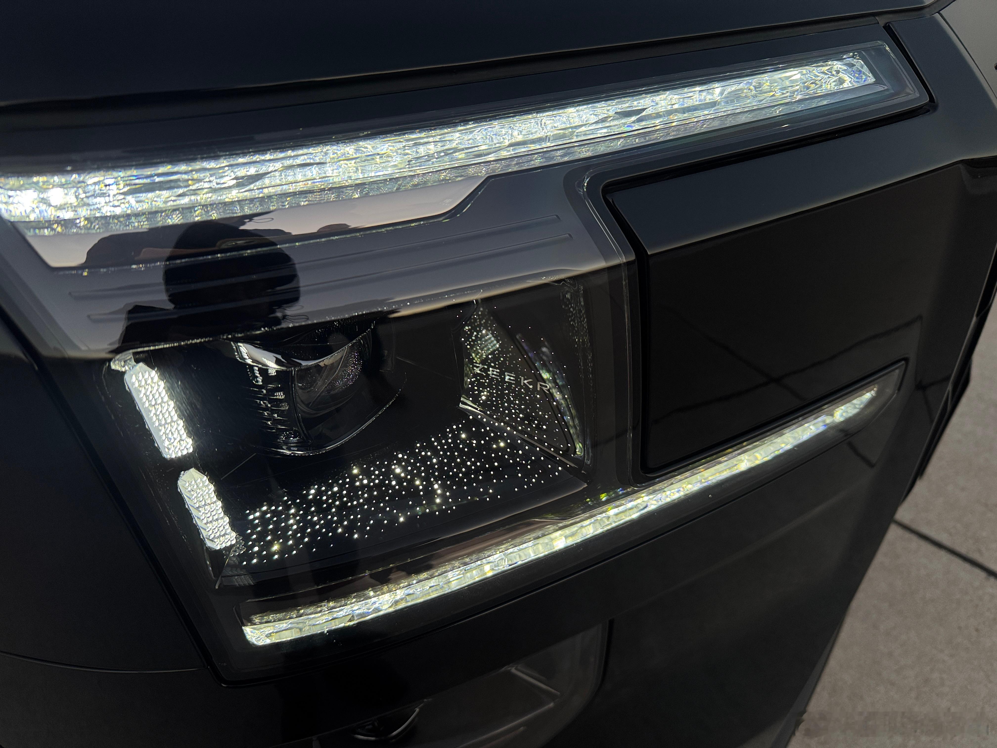 被杭州湾的旗舰用料所震撼这车前盘尺寸400x40mm算是我见过最大的钢制打孔盘了