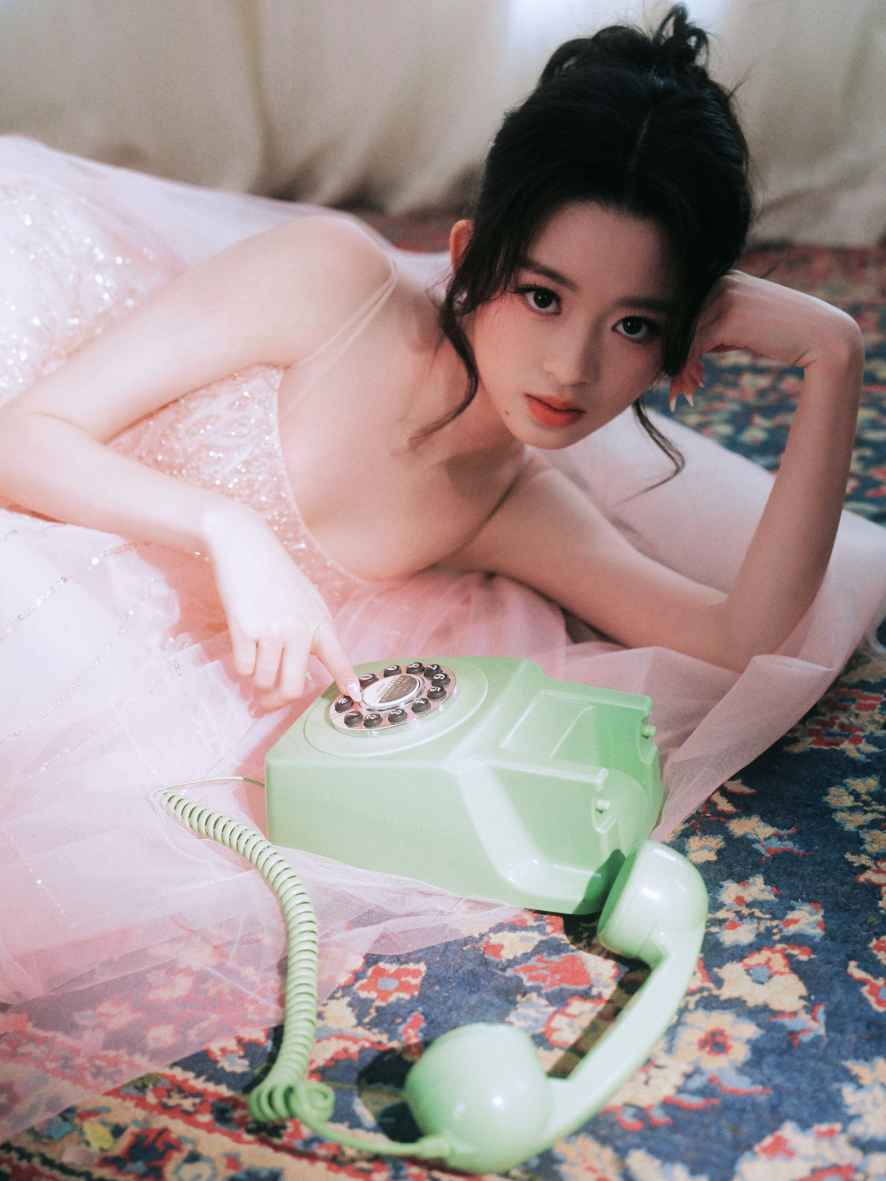 黄杨钿甜刘些宁拥抱黄杨钿甜好美呀～五妹妹和大姐姐拥抱啦是乐善和寿华五福临门友