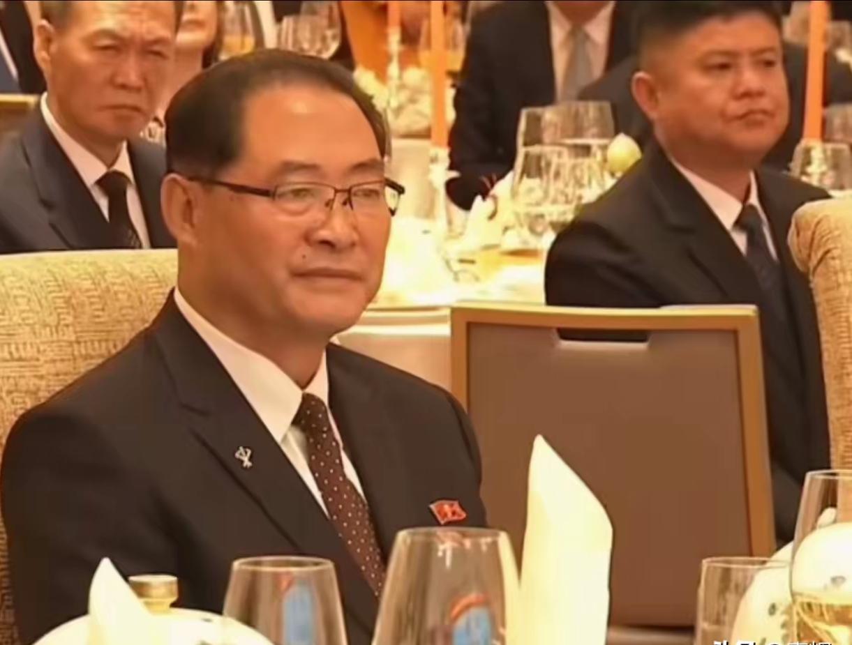 朝鲜总理访华，国内传来重大消息7月11日晚，朝鲜在我国举办的招待晚宴现场气氛