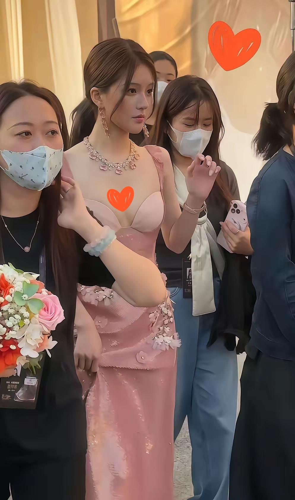 露丝真好，真懂事，漂亮大气