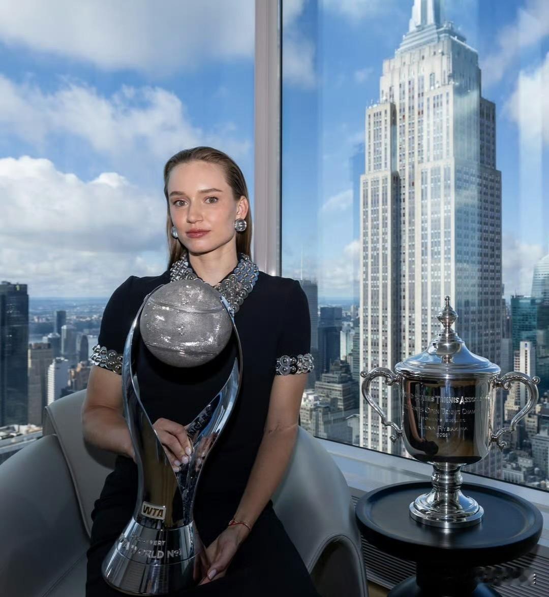 太美了吧！原来没想到获得美国网球公开赛和世界第一双喜临门的莱巴金娜，又添一喜，那就是莱巴金娜成功入围