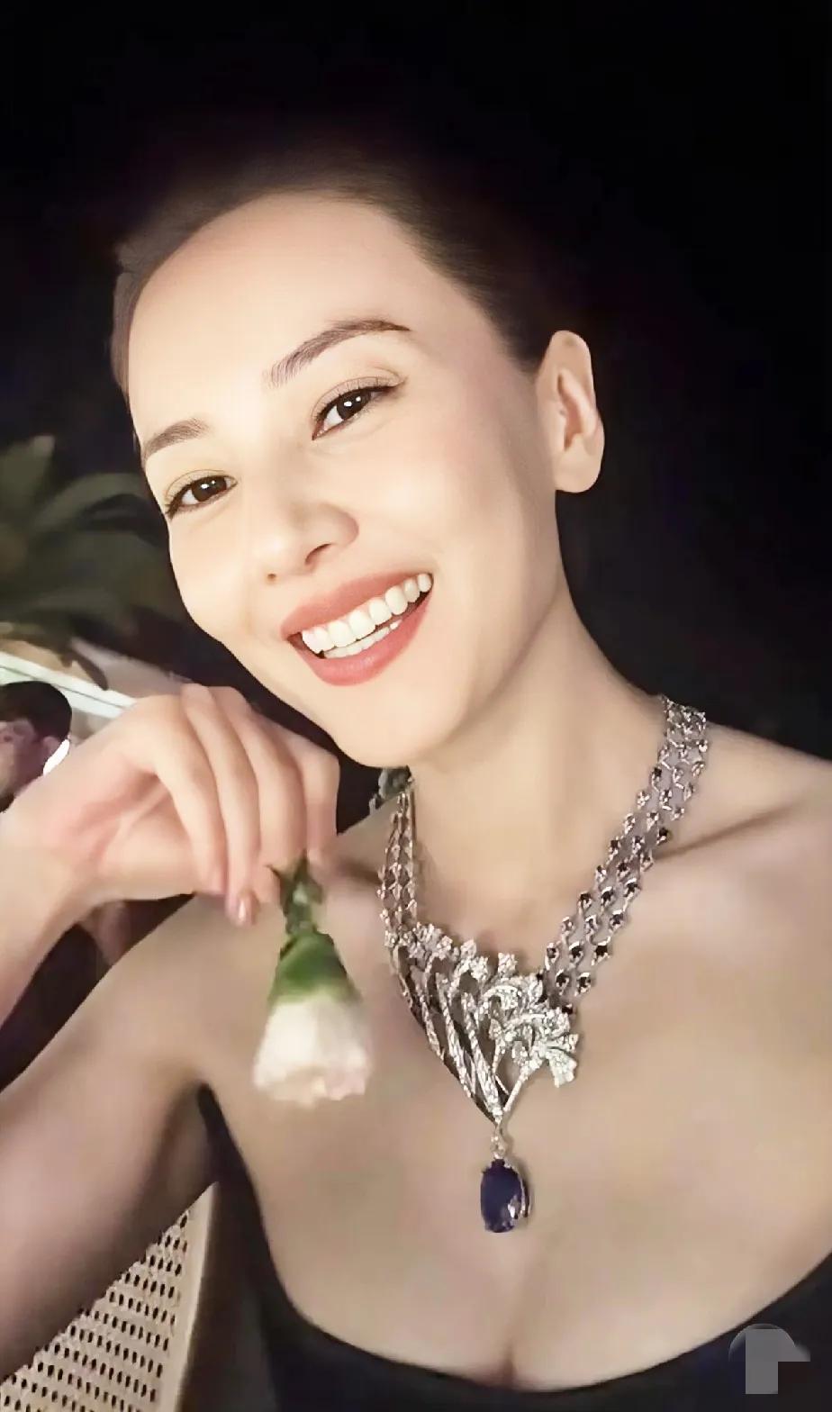 这是高圆圆，一个国民认可度最高的理想型老婆。确实百看不厌！