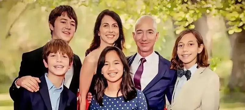 首富与前妻所生的大儿子，接受采访的时候，被问及和父亲的关系，他回答说:认识但不是
