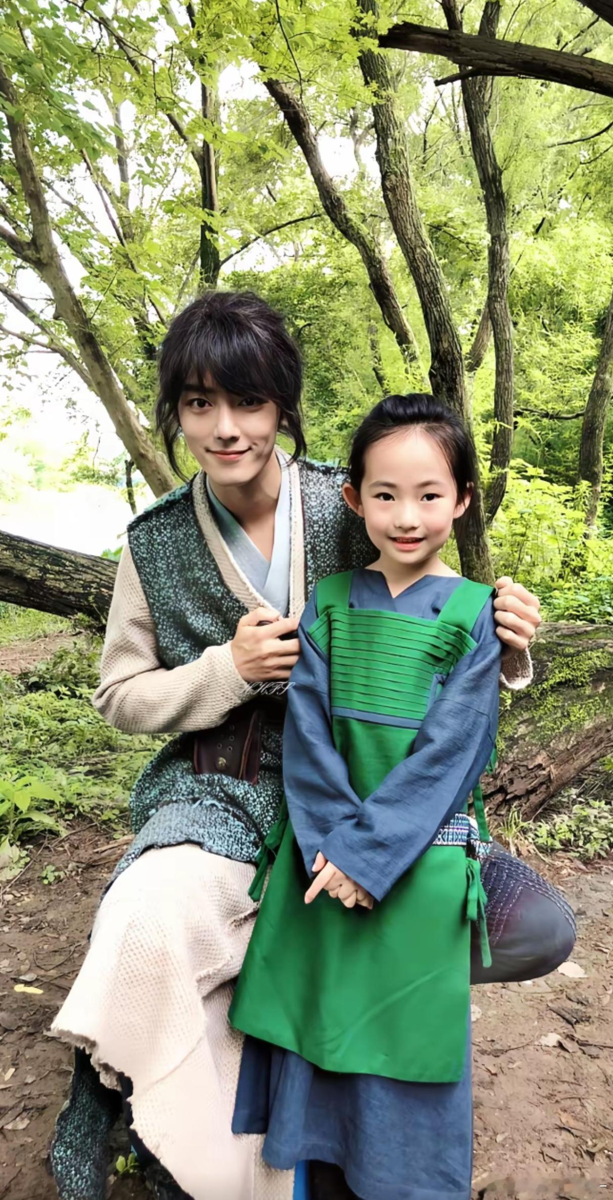 肖战教大家丸子头的正确打开方式