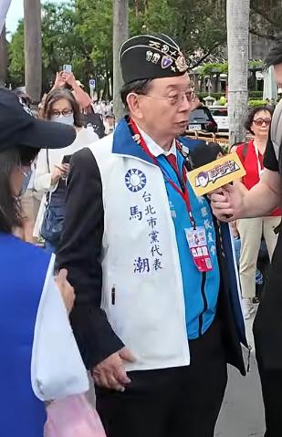 据国民党台北市党代表、台北市旅游业职业工会理事长马潮透露，全台湾共有400辆大巴