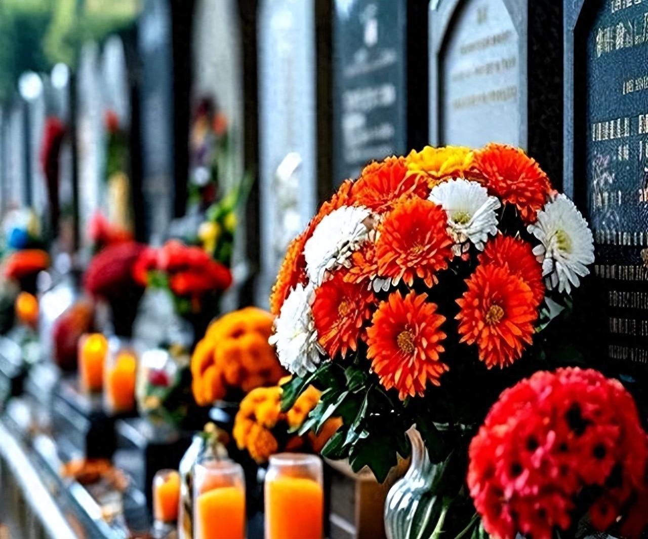说起来有点荒诞：人死多了，生意却冷了。2025年，全国死亡人数预计飙上1200万