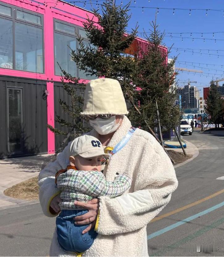 大厂年薪50万离职了，因为半年前老婆升任公司副总裁（年薪突破200万）。主动