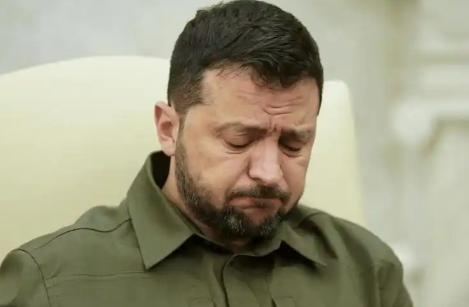 乌克兰这一脚，终于踩在了中国的“雷区”上！泽连斯基政府一边吃着中国的人道主义援助